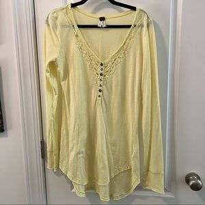 FREE PEOPLE Yellow we are lace inset Henley Tunic tee long sleeve size large